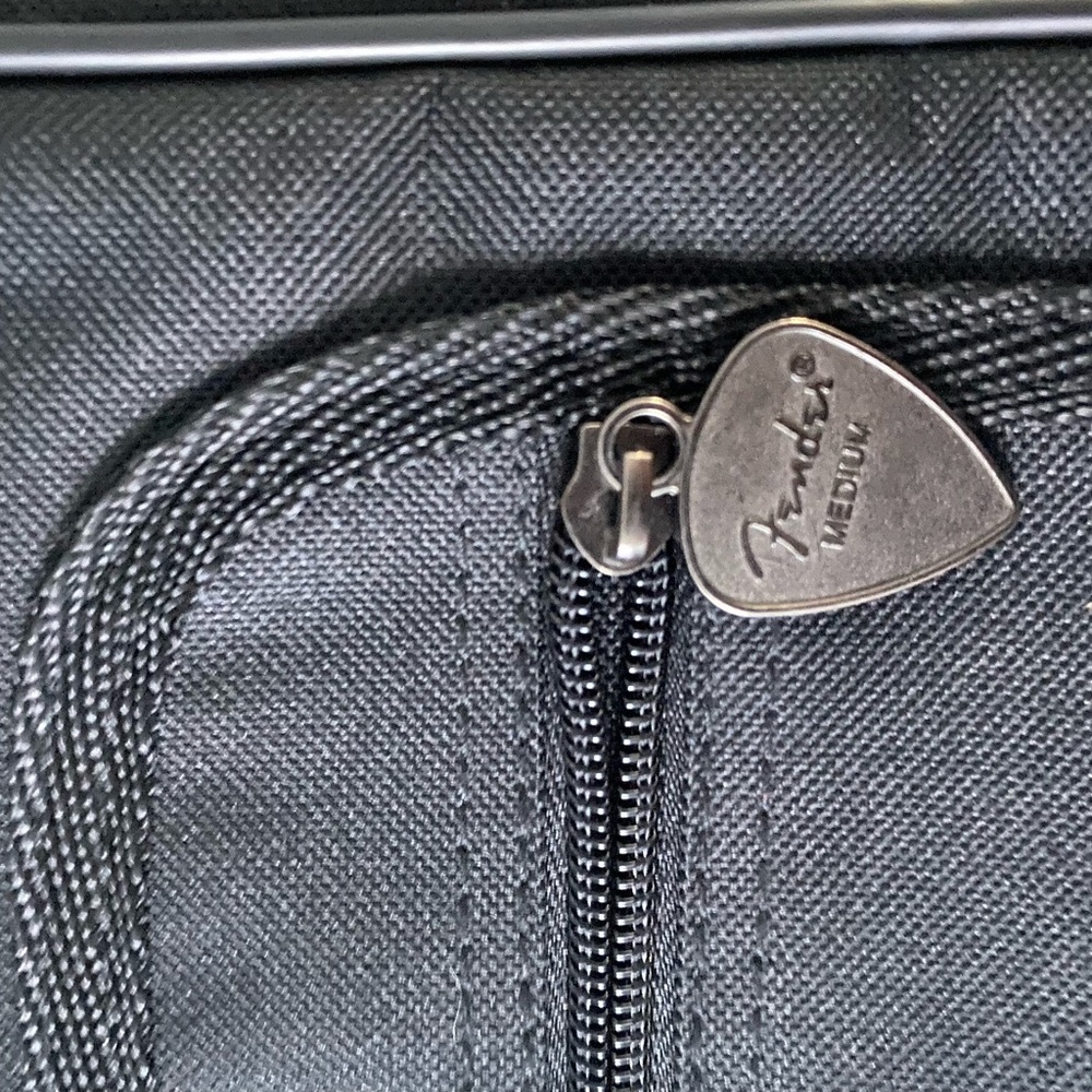 FENDER SOFT BLACK PADDED GUITAR
GIG BAG CASE NEW WITH TAG - Picture 7 of 11
